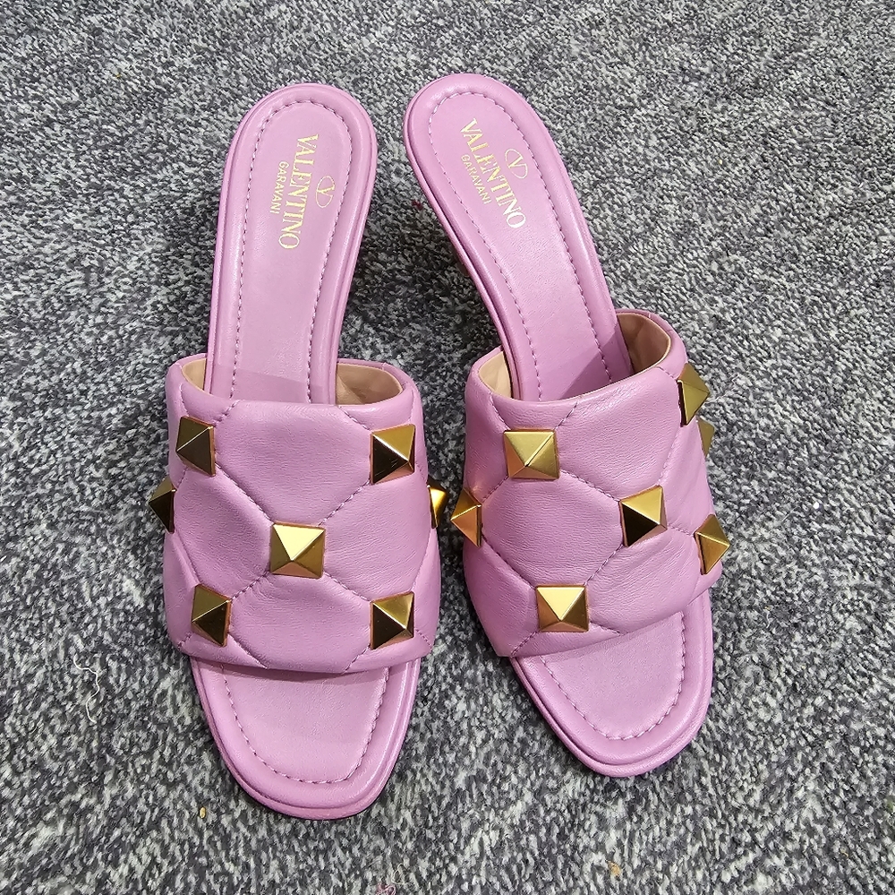 Authentic Valentino Garavani Roman Stud leather heels in size 39.5